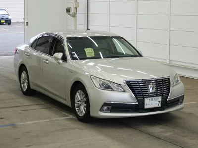 Toyota CROWN HYBRID