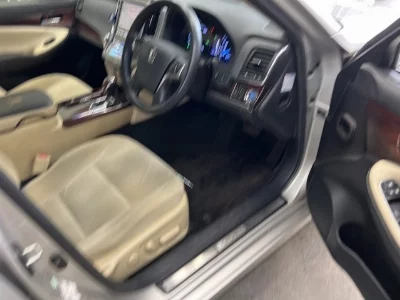 Toyota CROWN HYBRID