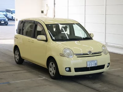 Toyota Sienta