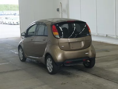 Mitsubishi i