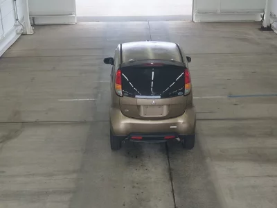 Mitsubishi i
