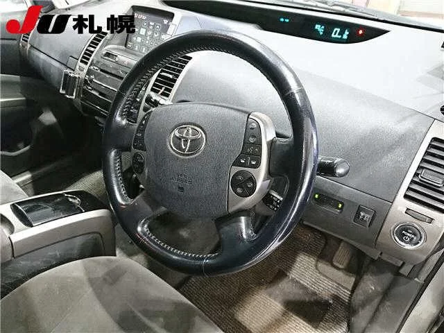 Toyota Prius  с аукциона в Японии