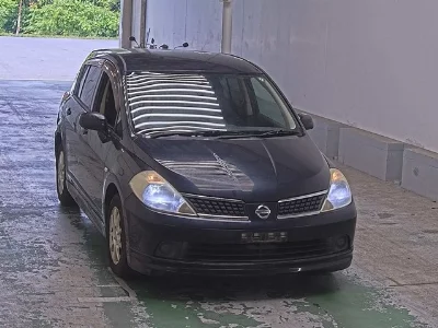 NISSAN TIIDA
