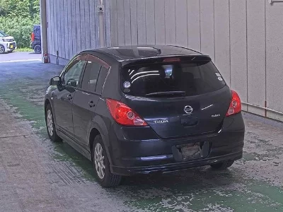 NISSAN TIIDA