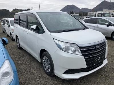 TOYOTA NOAH
