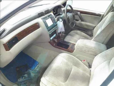 TOYOTA CROWN MAJESTA