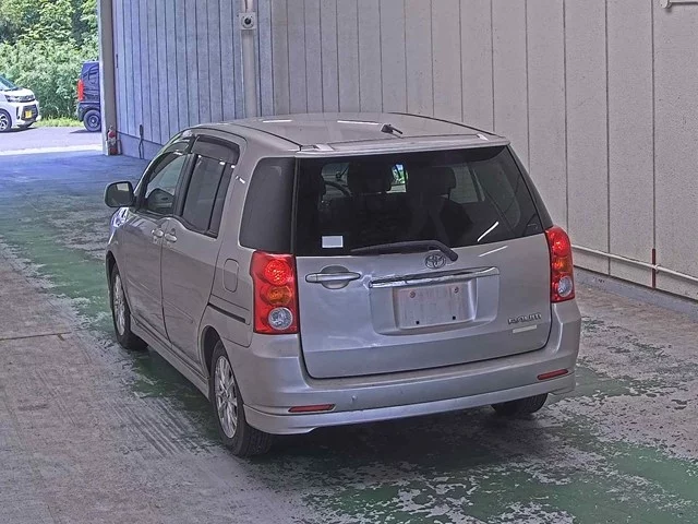 Toyota Raum  с аукциона в Японии