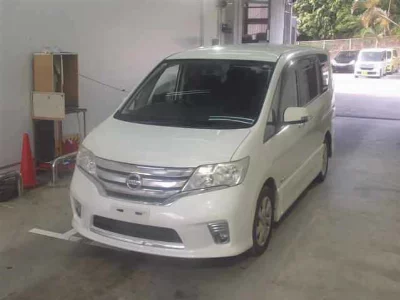 NISSAN SERENA