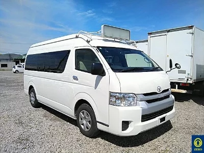 TOYOTA HIACE COMMUTER