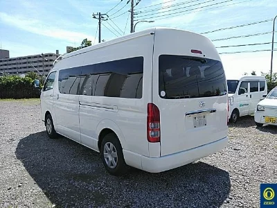 TOYOTA HIACE COMMUTER