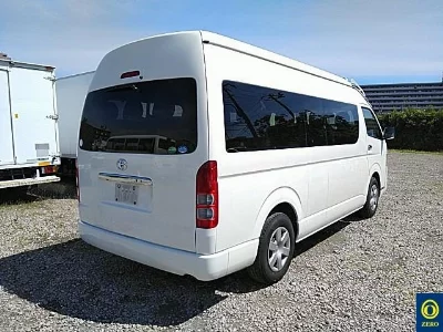 TOYOTA HIACE COMMUTER