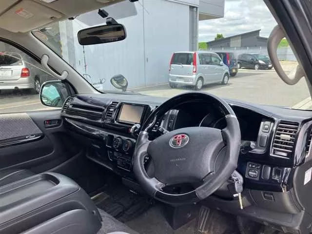 Toyota RegiusAce  с аукциона в Японии