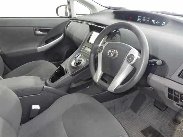 Toyota Prius  с аукциона в Японии