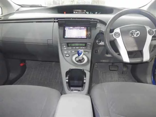 Toyota Prius  с аукциона в Японии