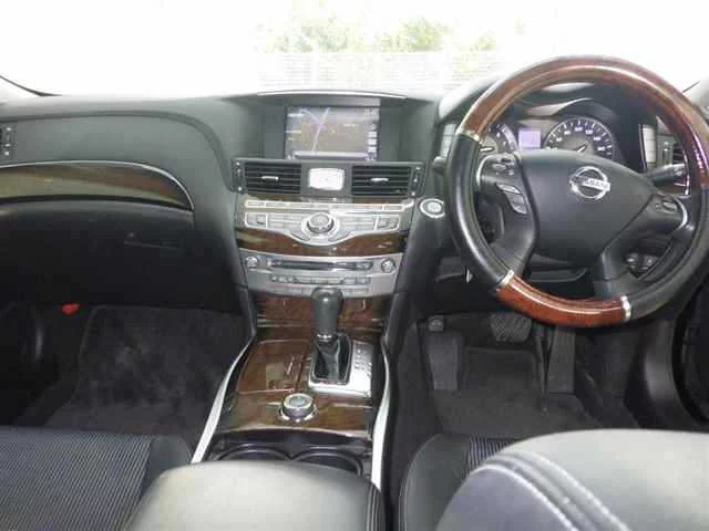 Nissan Fuga  с аукциона в Японии