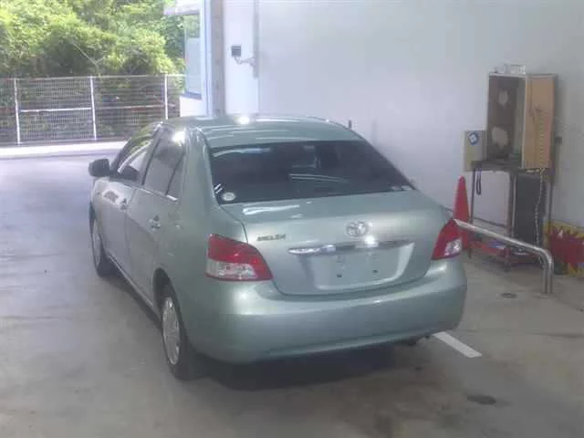 Toyota Belta  с аукциона в Японии