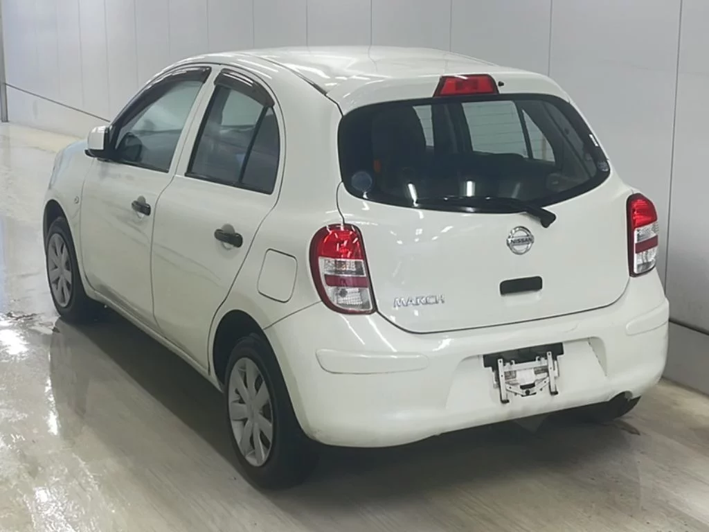 Nissan March  с аукциона в Японии