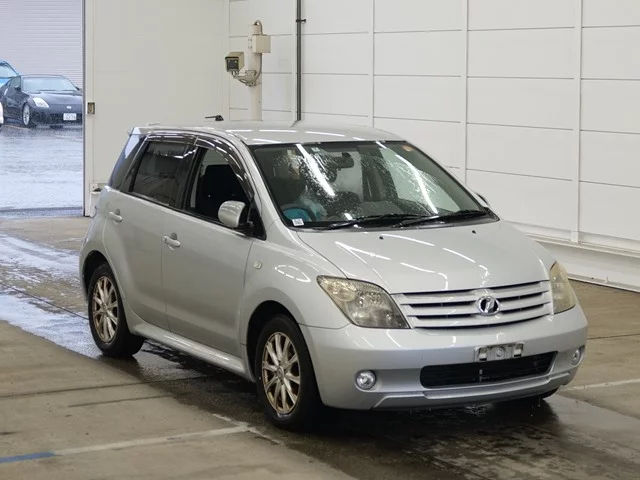 Toyota Ist  с аукциона в Японии