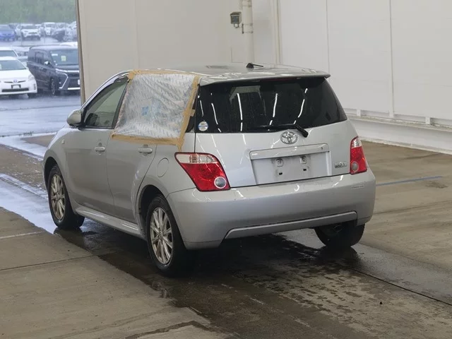 Toyota Ist  с аукциона в Японии