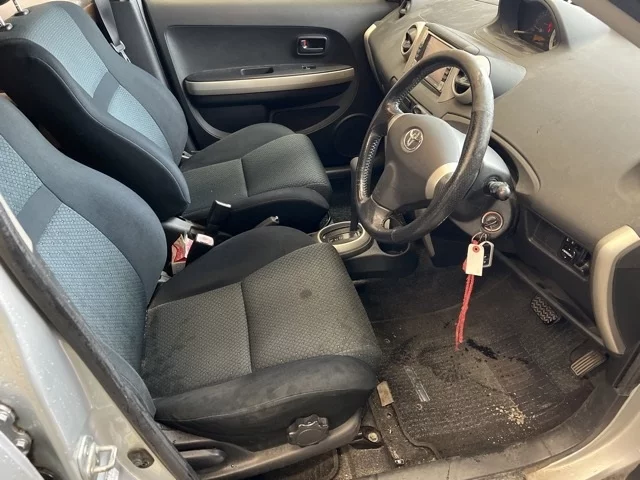 Toyota Ist  с аукциона в Японии