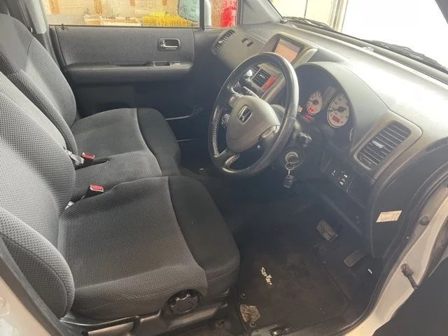 Honda Mobilio Spike  с аукциона в Японии