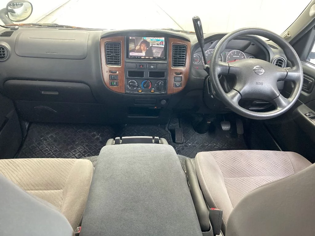 Nissan CARAVAN COACH  с аукциона в Японии
