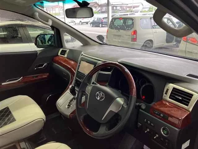 Toyota Vellfire  с аукциона в Японии