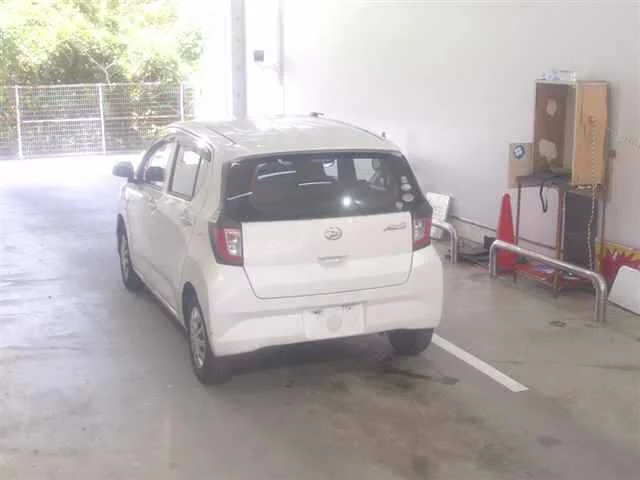 Daihatsu Mira e:S  с аукциона в Японии