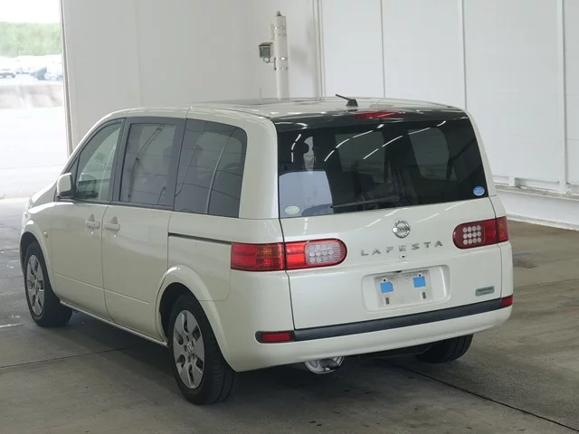 Nissan Lafesta  с аукциона в Японии