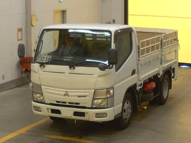 Mitsubishi Fuso Canter  с аукциона в Японии