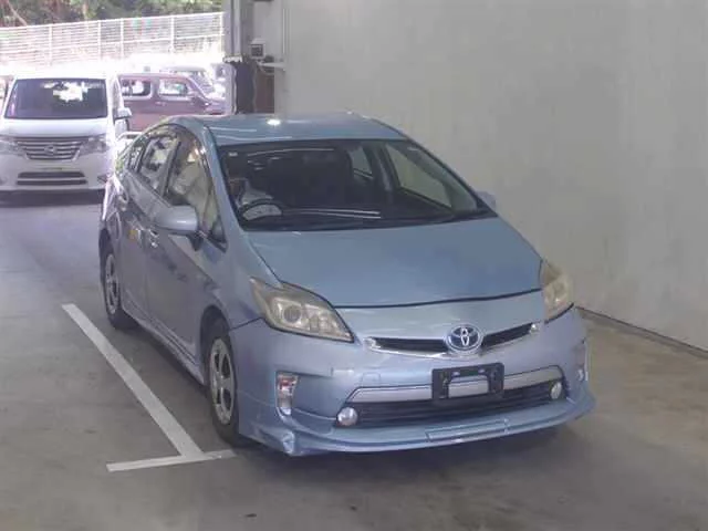 Toyota Prius  с аукциона в Японии
