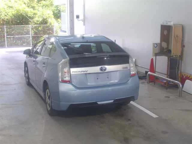 Toyota Prius  с аукциона в Японии