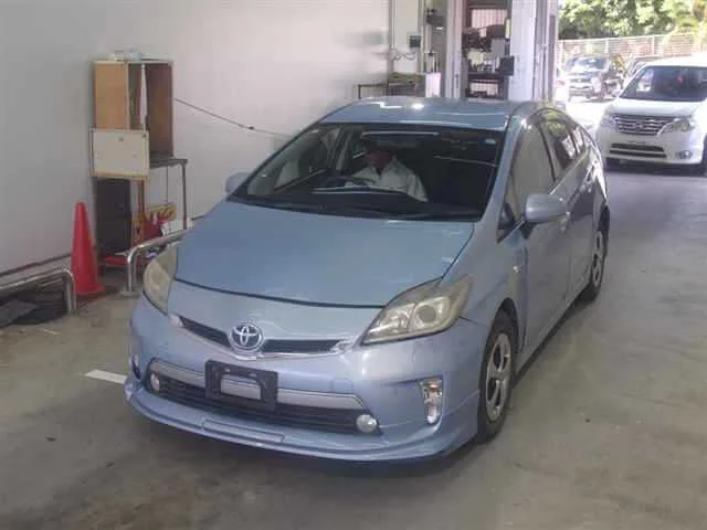 Toyota Prius  с аукциона в Японии