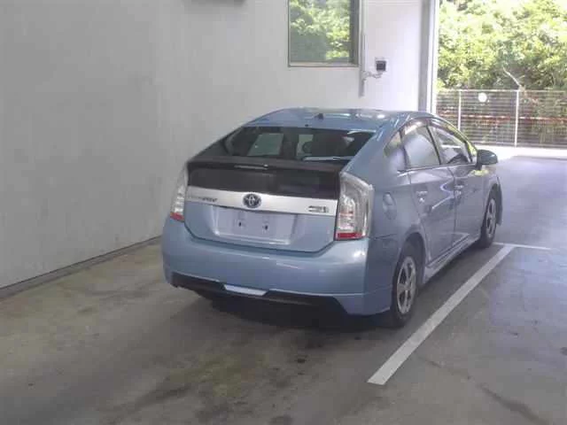 Toyota Prius  с аукциона в Японии