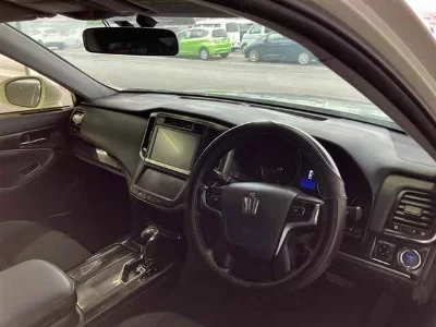 Toyota CROWN HYBRID