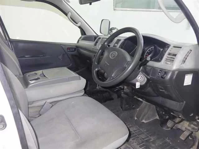 Toyota RegiusAce  с аукциона в Японии