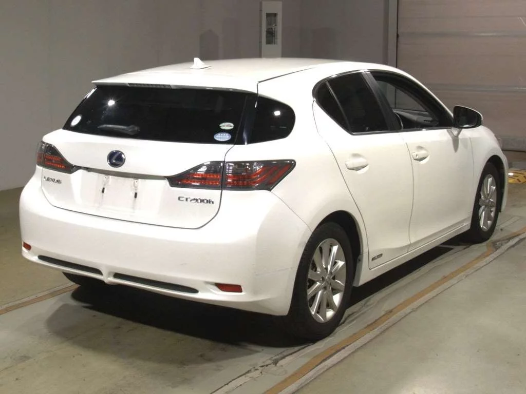 Lexus CT200h  с аукциона в Японии
