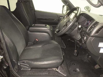 TOYOTA HIACE