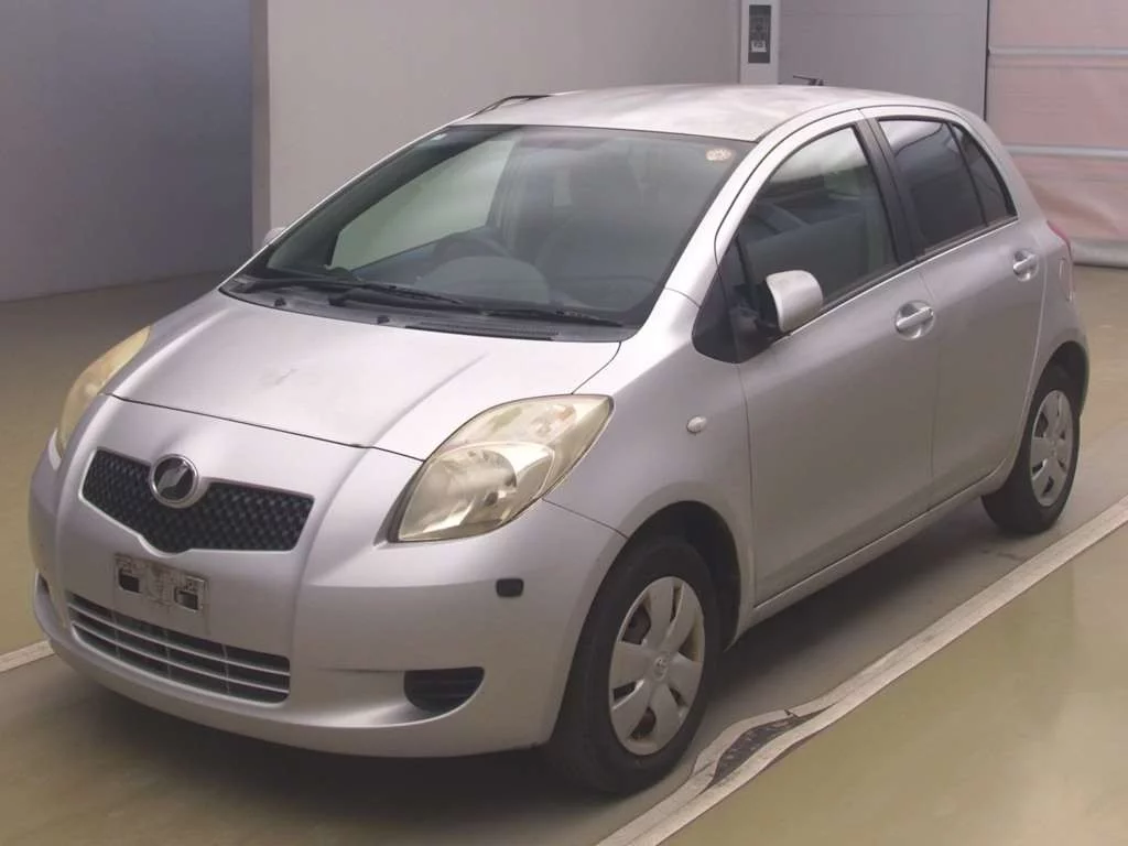 Toyota Vitz  с аукциона в Японии