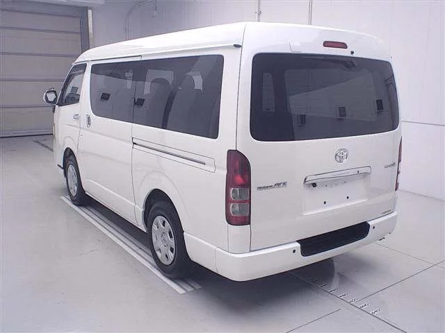 Toyota RegiusAce  с аукциона в Японии