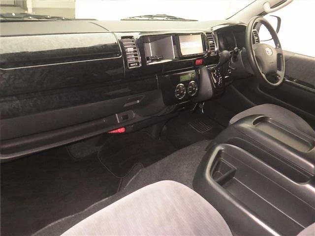 Toyota RegiusAce  с аукциона в Японии