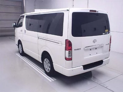 TOYOTA HIACE
