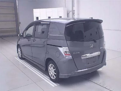 Honda Freed Spike