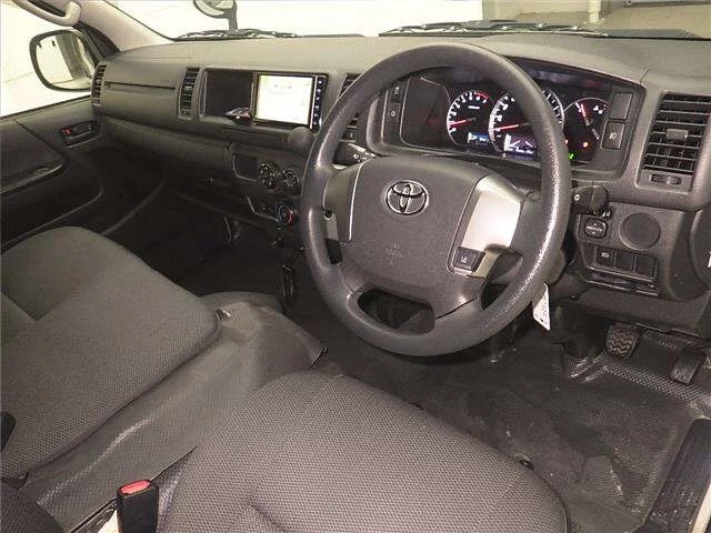 Toyota RegiusAce  с аукциона в Японии