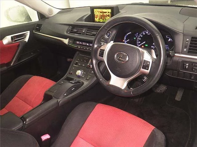 Lexus CT200h  с аукциона в Японии