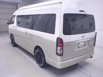 TOYOTA HIACE