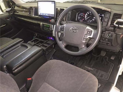 TOYOTA HIACE