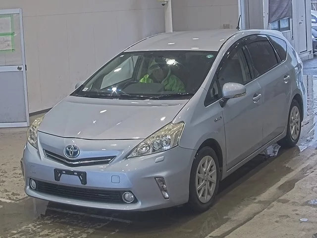 Toyota Prius Alpha  с аукциона в Японии