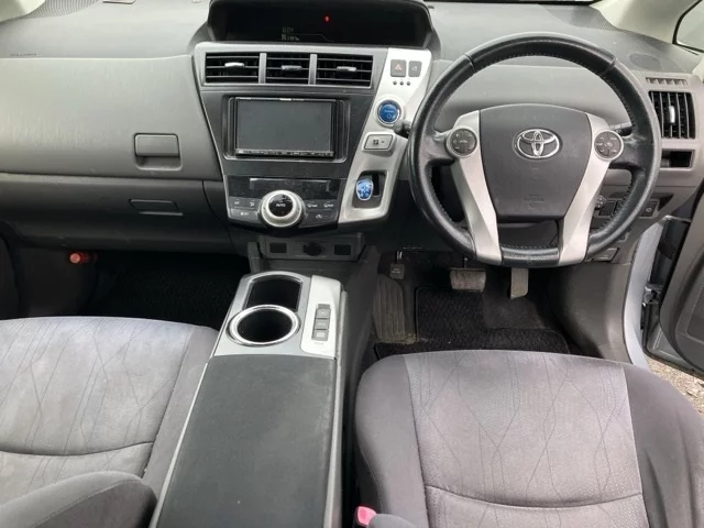Toyota Prius Alpha  с аукциона в Японии