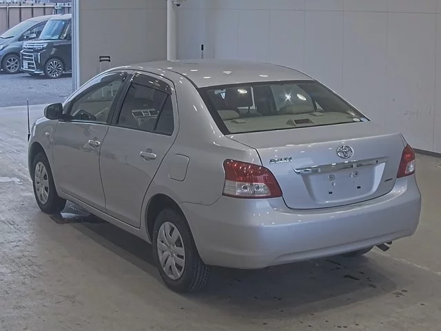 Toyota Belta  с аукциона в Японии